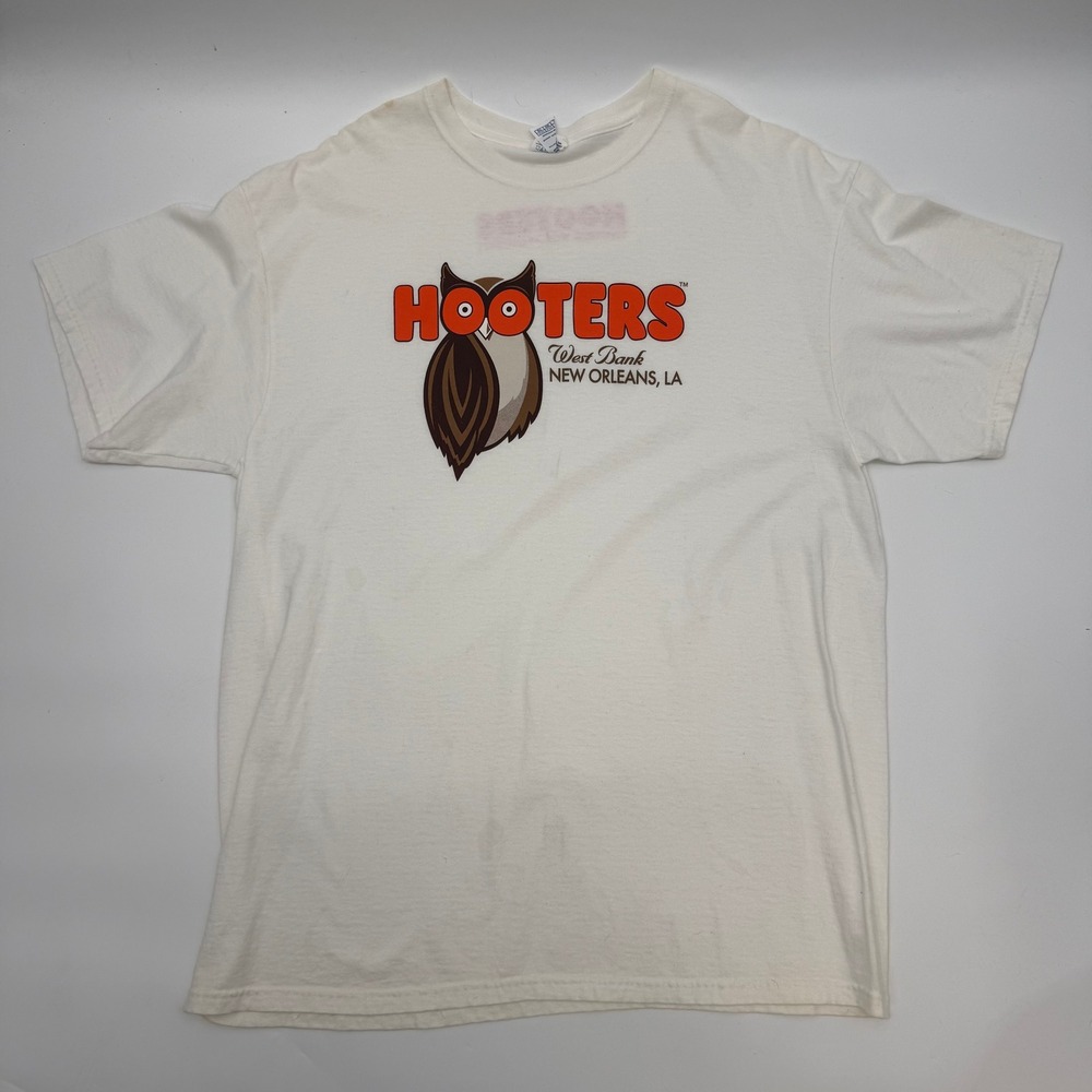 Hooters Mens XL Shirt White West Bank New Orleans LA Graphic Delta Magnum